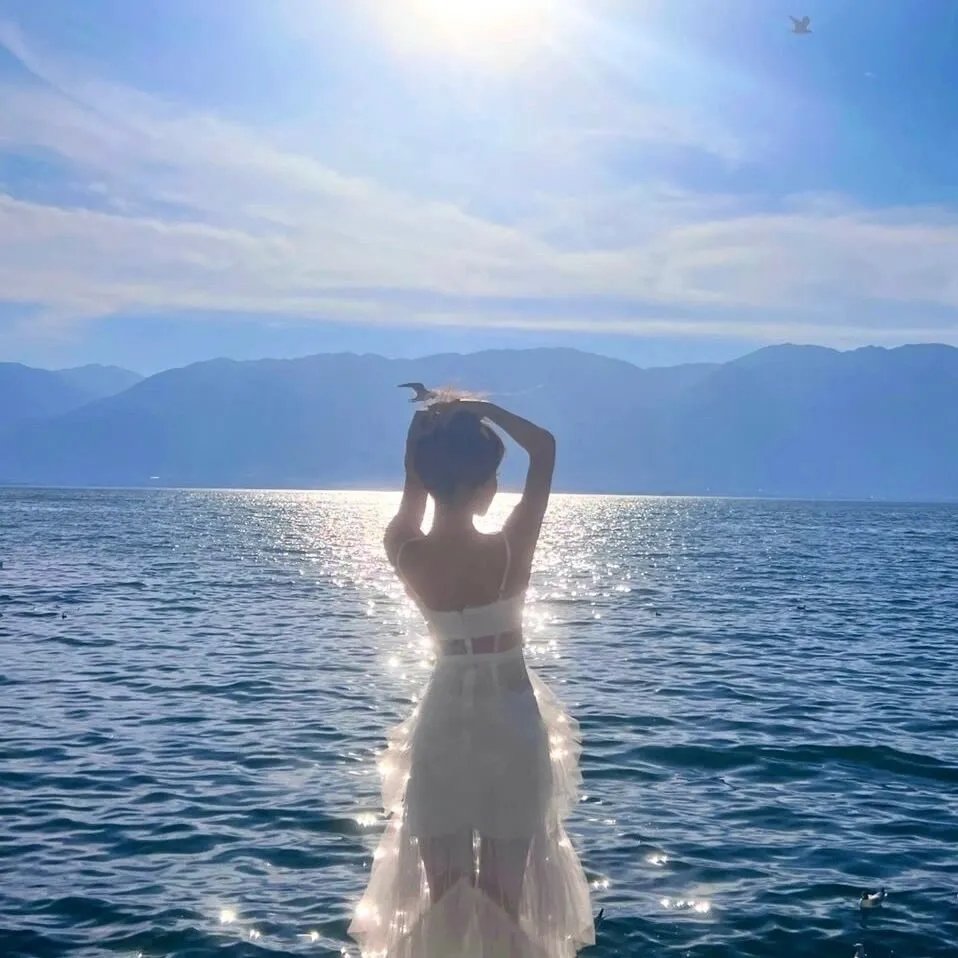 蓝色江流淌